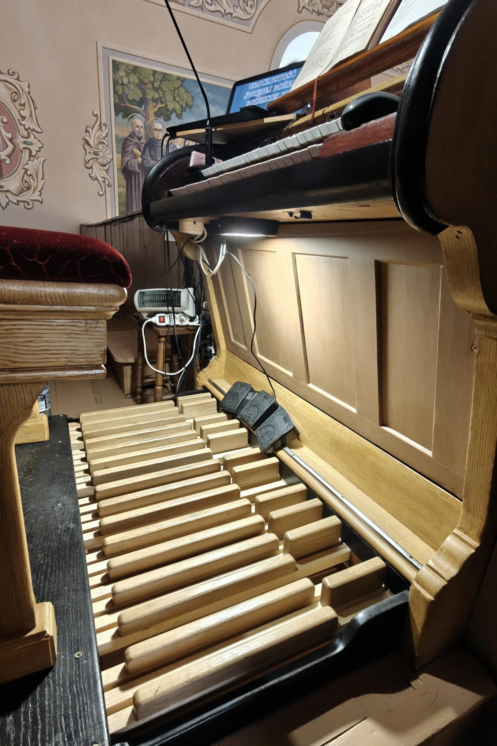 Klawiatura nożna (pedał) organów